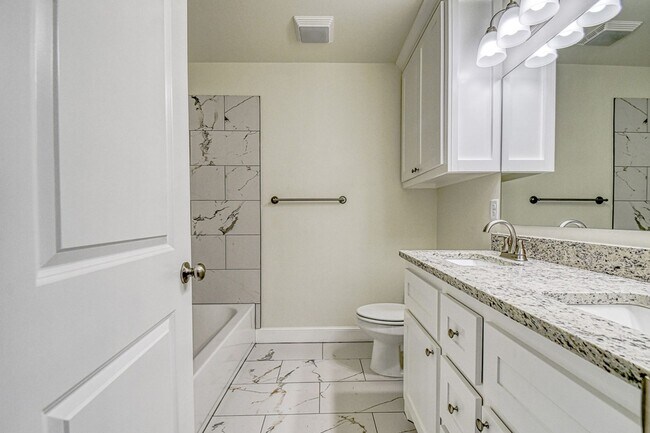 Building Photo - 3112 Pebble Pond Dr