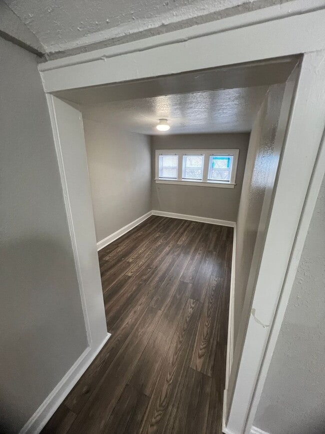 Building Photo - Modern Comfort Meets Convenience in This 4...