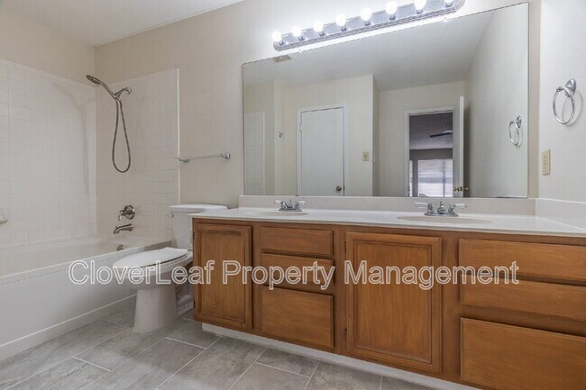 Building Photo - 13923 Grove Patch