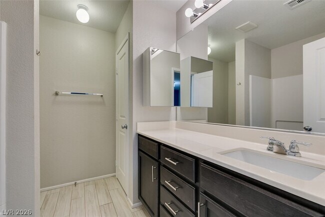 Building Photo - 3009 Camino Sereno Ave