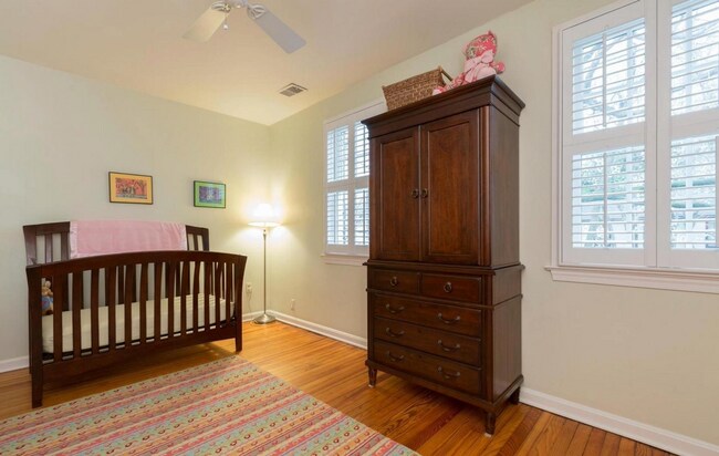 Building Photo - Rare Georgetown Townouse with private yard - 1 block from Rose Park / M St