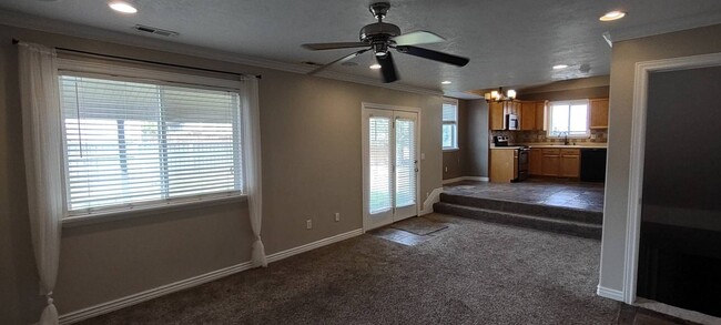 Building Photo - Quaint Home in Eagle Mountain w 2 car garage!
