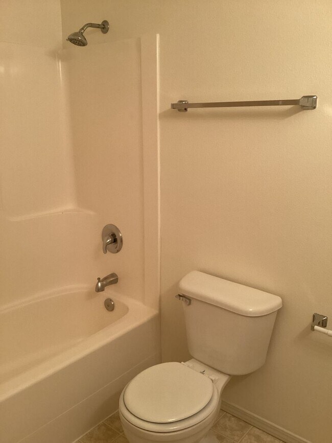 Building Photo - r1813/1815/1817