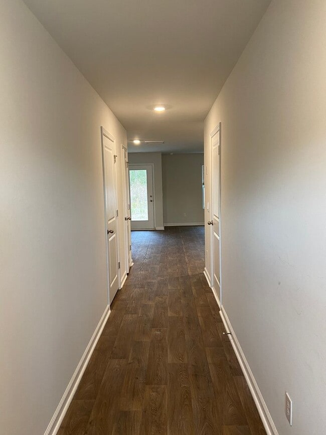 Building Photo - 3 bed 2.5 bath!