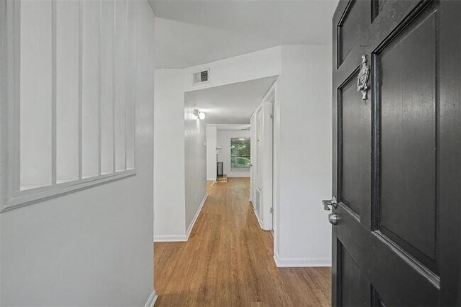 Building Photo - 6350 Hawthorne Terrace