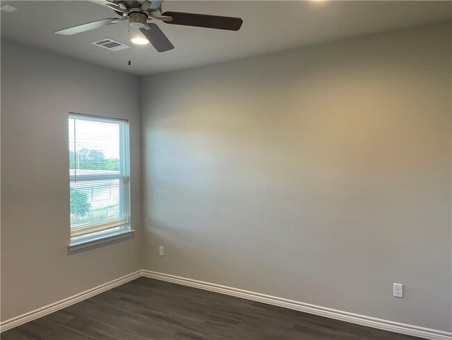 Building Photo - 207 Peruna Dr