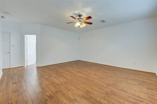 Building Photo - 16464 Beewood Glen Dr