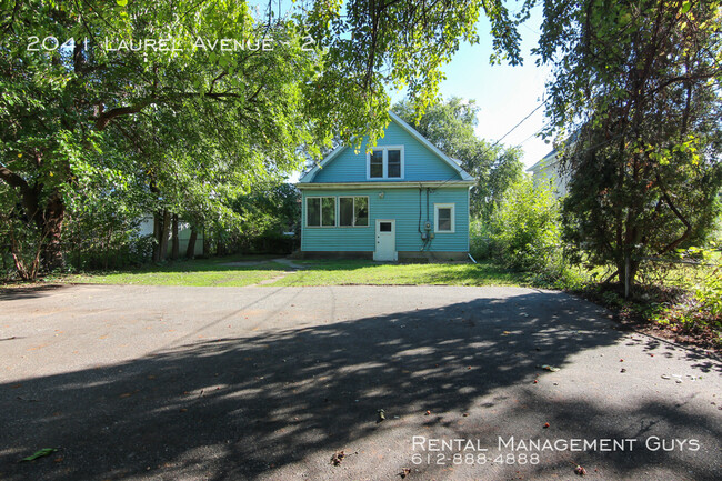 Building Photo - Updated Duplex Across from St. Thomas