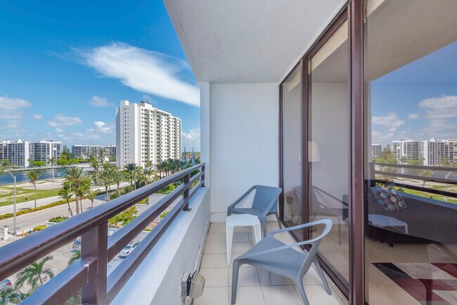 Building Photo - 3505 S Ocean Dr