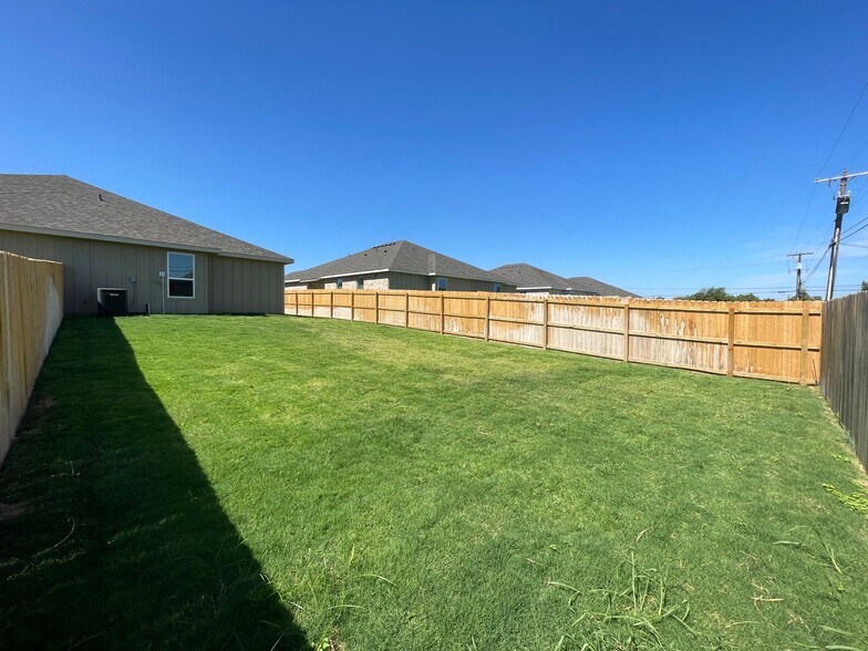 Building Photo - 1107 Carlsberg Dr