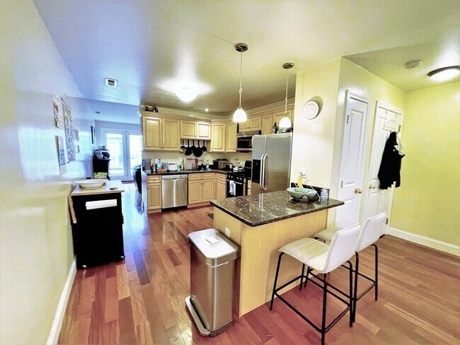 Building Photo - 232 Prospect St