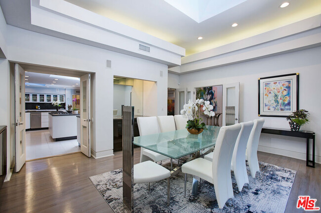 Building Photo - 1166 San Ysidro Dr