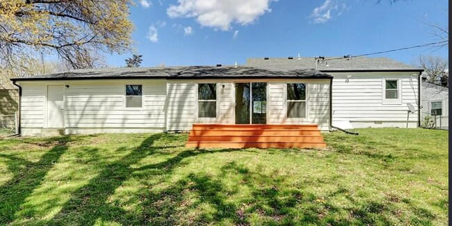 Building Photo - Beautifully remodeled 4-bedroom, 2-bath ho...