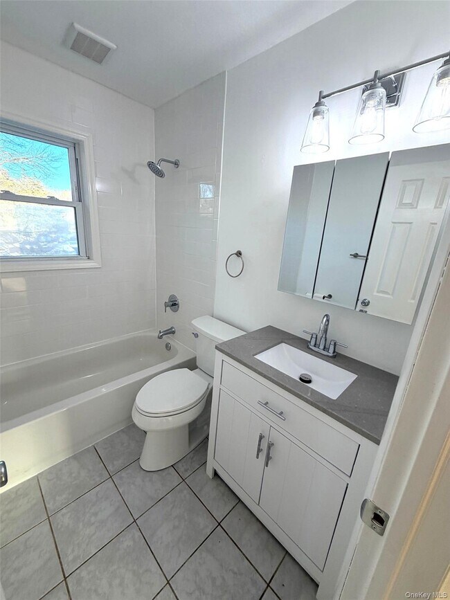 Building Photo - 5 Wildwood Dr