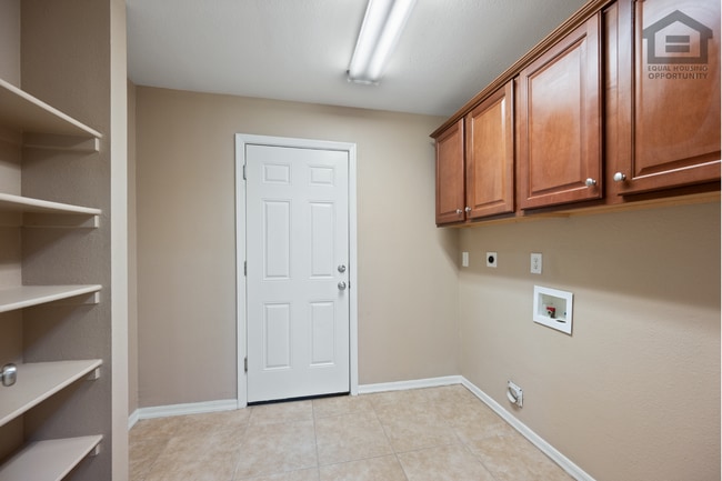 Building Photo - 3Bed/2Bath House at Thunderbird/59th Ave! Ready for Immediate Move-In! – RV GATE!