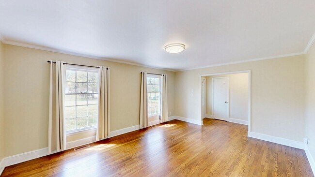 Building Photo - 6821 View Way Dr