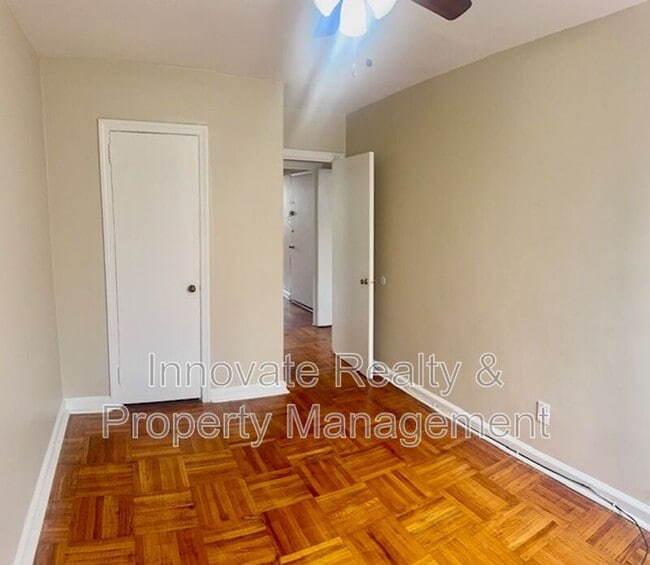 Building Photo - 910 E Sharpnack St