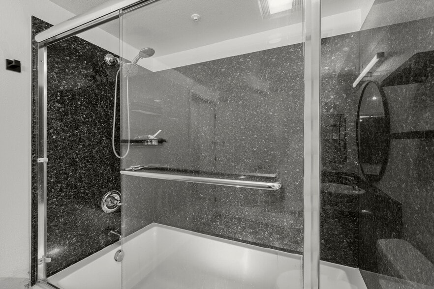 Building Photo - 3650 5th Ave