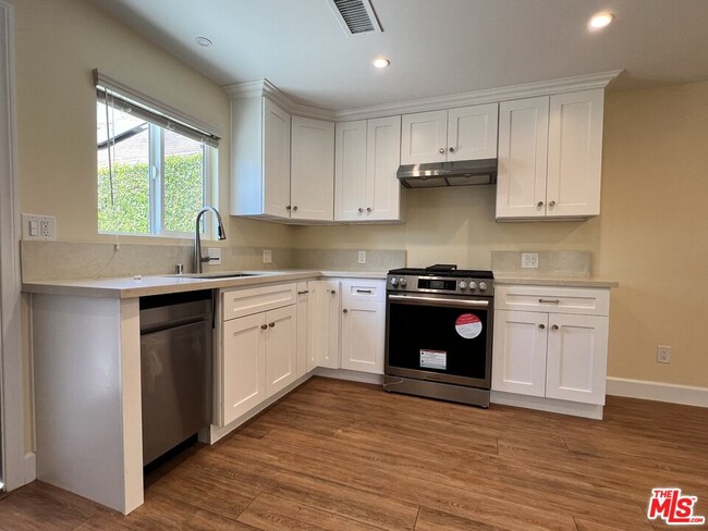 Building Photo - 3753 W 60th St