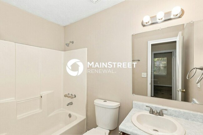 Building Photo - 3 Bedroom Pet-Friendly Home in Hampton, GA with Main Street Renewal