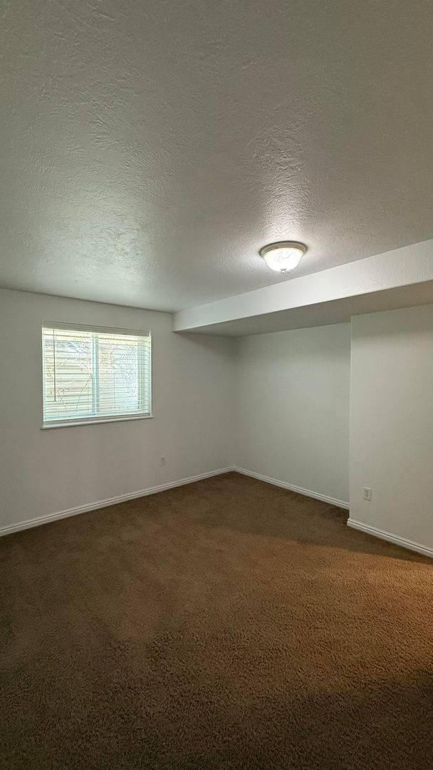 Building Photo - Large Single Family Lehi Home available now!