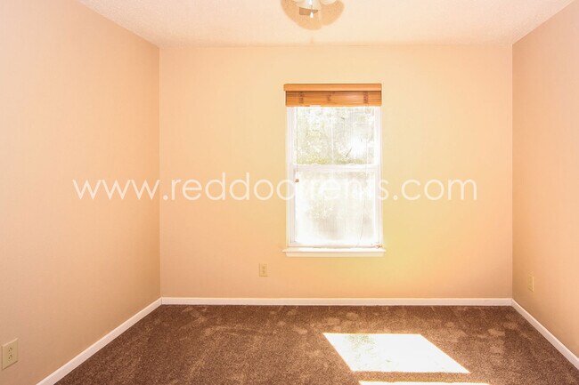 Building Photo - Franklin Township, 3 Bed, 2.5 Bath, Two St...