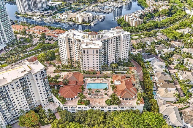 Building Photo - 20000 E Country Club Dr