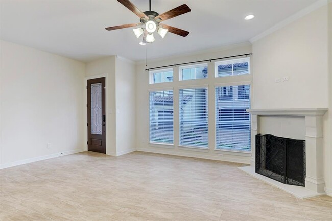 Building Photo - 7 Laurelwood Dr