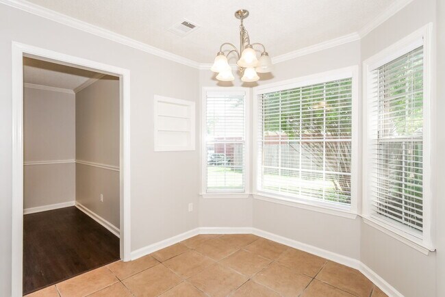 Building Photo - 6671 Hidden Fern Ln E