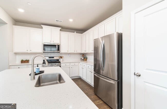 Building Photo - 831 Corsiglia Farm