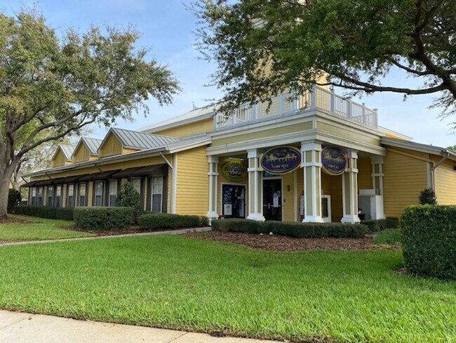 Building Photo - Large 3-Bedroom, 2-Bath Condo with Solariu...