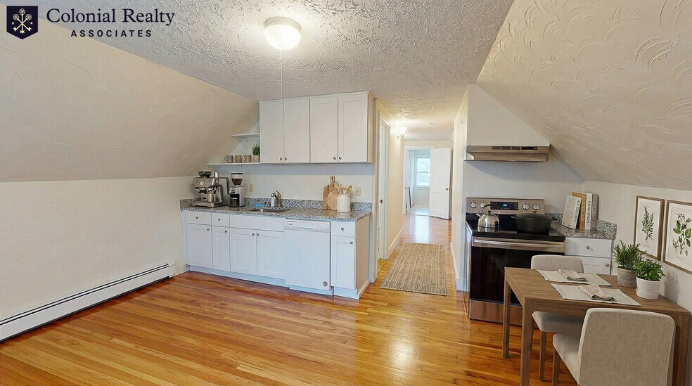 Building Photo - 174 Cushing St