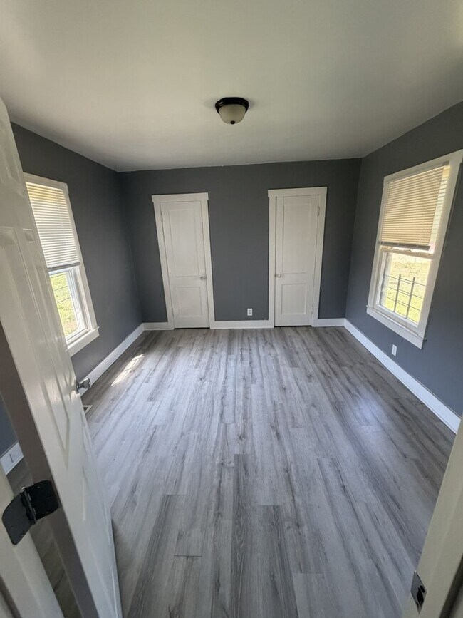 Building Photo - Cozy 3BR/1Ba house with unfinished basement- LEASING SPECIAL - MOVE IN BY 5/31/2026 AND RECEIVE 2...