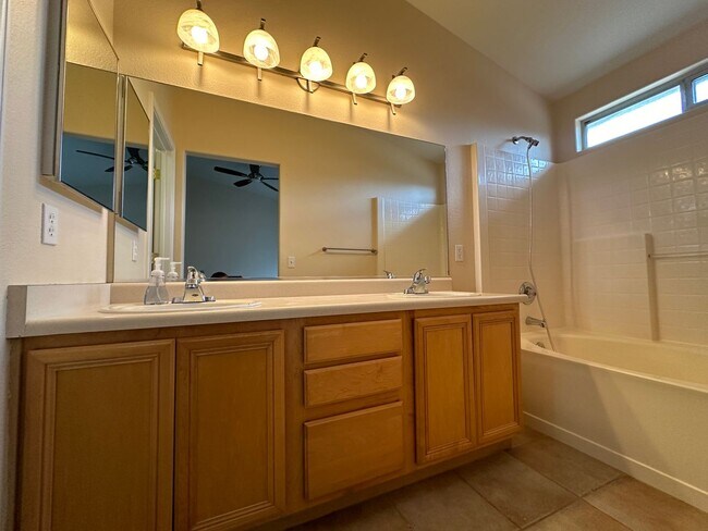 Building Photo - Country living in this single story 3 bedr...
