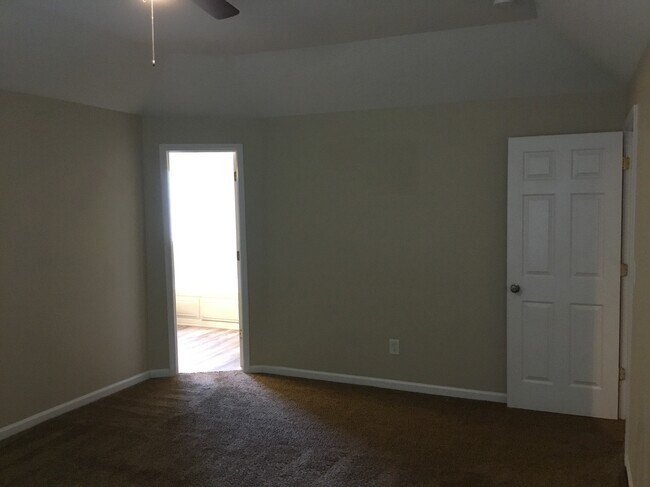 Building Photo - 5622 Falls Ridge Ln