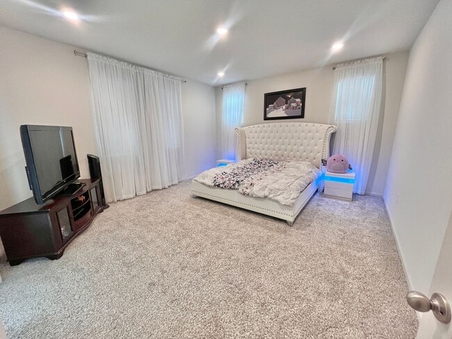 Building Photo - Reduced!! Stunning 5-bedroom, 3-bathroom home with Solar!