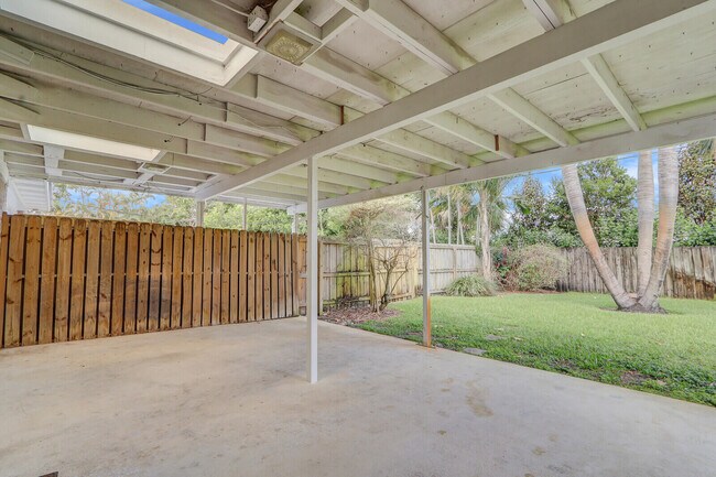 Building Photo - 705 Osprey Way