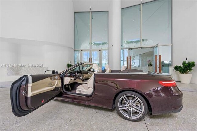 Building Photo - 16901 Collins Ave