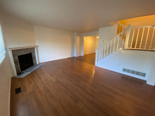 Building Photo - 2612 Somerville Ct