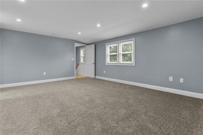 Building Photo - 10 Cooke Pl