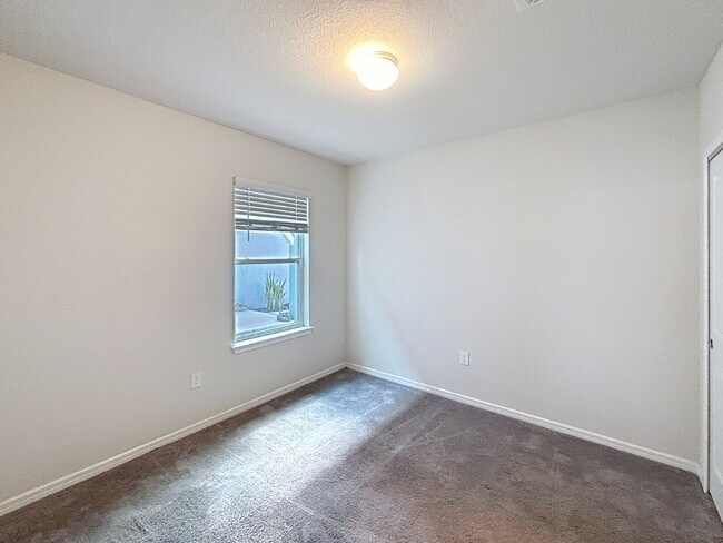Building Photo - 30561 Gilbern Rd