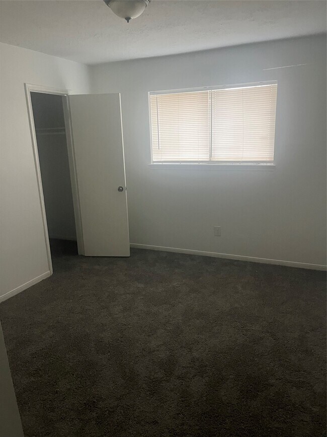 Building Photo - 7015 Maple Fox Dr