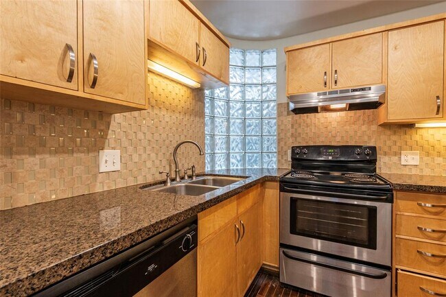 Building Photo - 1413 Tremont St