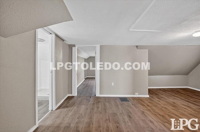 Building Photo - 3905 Peru St