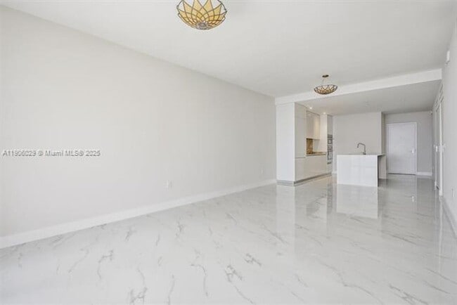 Building Photo - 700 NE 24th St