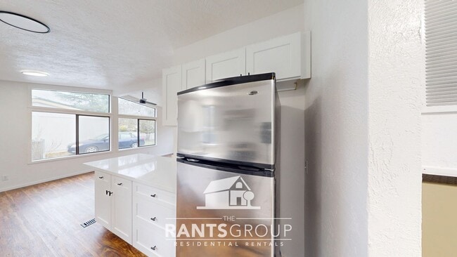 Building Photo - Fully remodeled 2 Bedroom, 2 Bath rambler! Huge Fenced Yard!