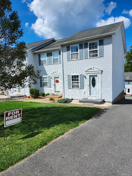 Primary Photo - 219 Hunter Hills Cir