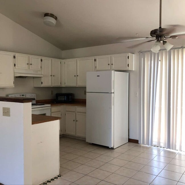Building Photo - 725 Marigold Ln