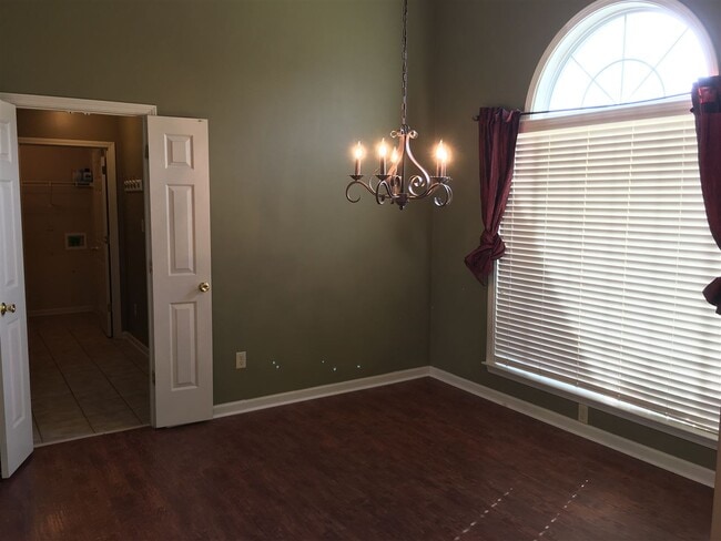 Building Photo - 10144 Lynham Dr