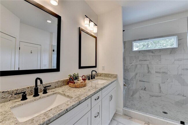 Building Photo - 6892 Roswell Rd NE